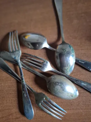 Antiguos cubiertos de alpaca