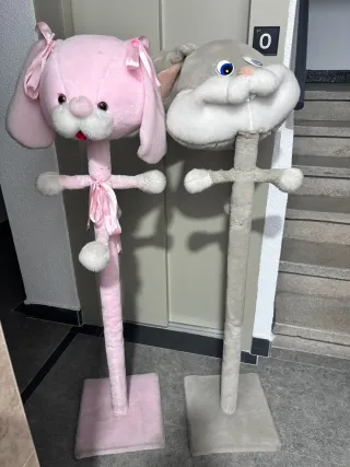 Rascador para gatos con forma de conejo