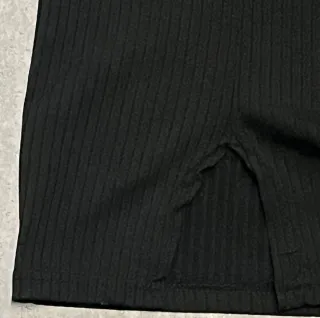 Vestido negro corto con tirantes