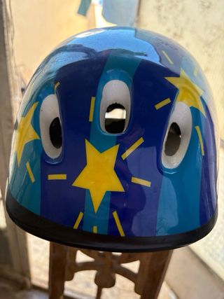 Casco bici infantil estrellas azules
