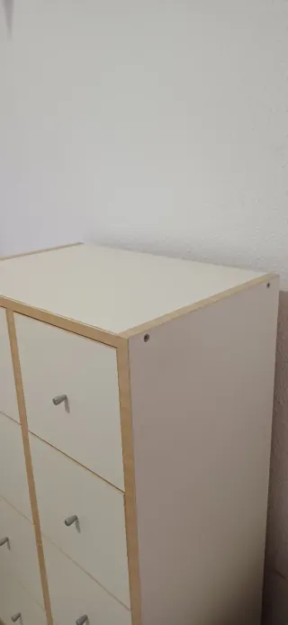 Cómoda 8 cajones blanca y beig
