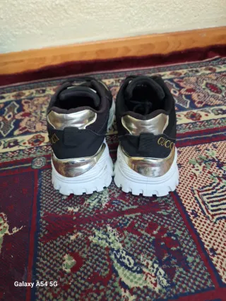 Zapatillas Gucci Negras y Doradas