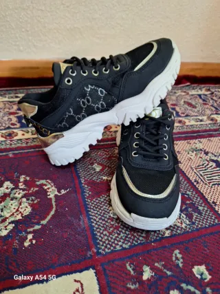 Zapatillas Gucci Negras y Doradas