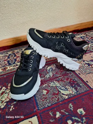 Zapatillas Gucci Negras y Doradas