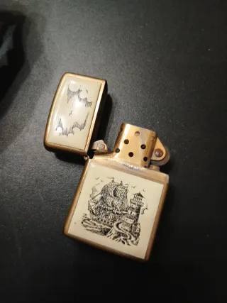 Accendino Zippo con disegno nave e faro