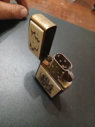 Accendino Zippo con disegno nave e faro