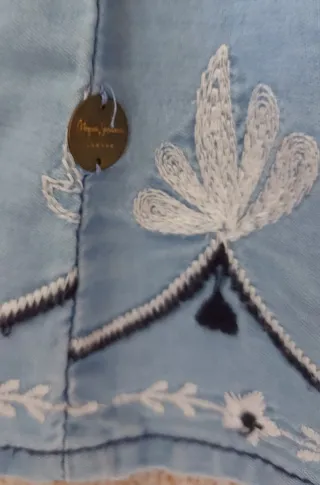 Blusa Jean Hombros Descubiertos Bordada