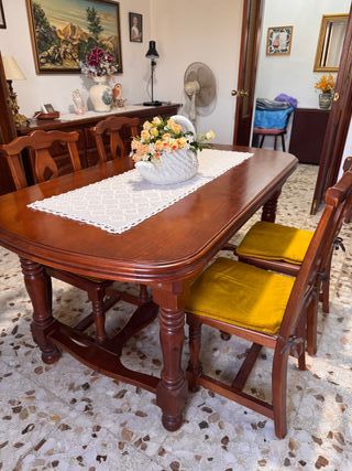 Mesa de comedor de madera