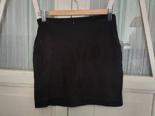 Falda corta con pedrería variada, edición especial