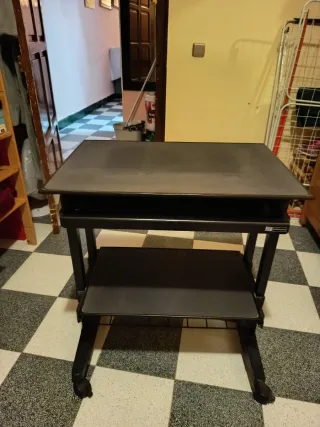 Mesa escritorio/ordenador con ruedas