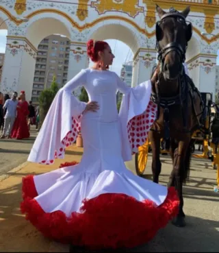 Traje Flamenca Pasarela Rojo y Blanco.
