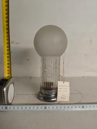 Lámpara de mesa cromada estilo años 70