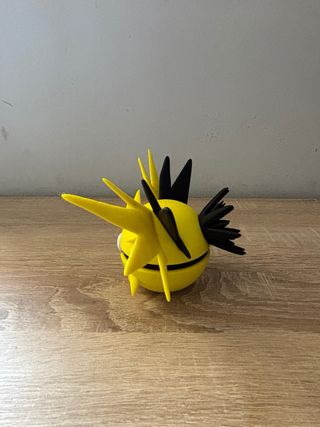Poké Ball Zapdos