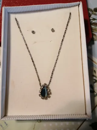 Conjunto colgante y pendientes azul y plata