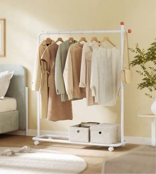 Burro perchero de metal blanco