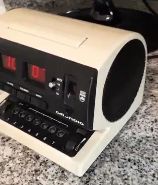 Rádio Despertador Grundig Sono-Clock 550 A