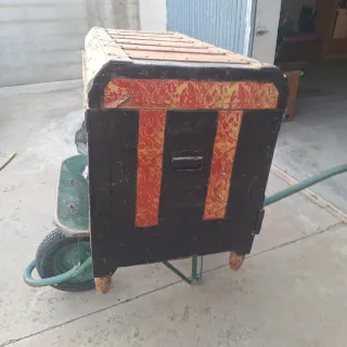 Bauli antichi in legno e metallo