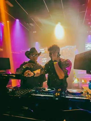 DJ