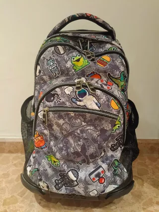 Mochila escolar con ruedas y diseño divertido