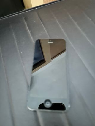 iPhone 5C Blanco y Gris. Para revisar