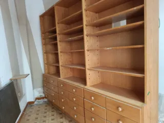 Mueble de madera para tienda.muchos cajones