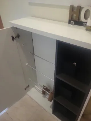 Recibidor blanco y madera