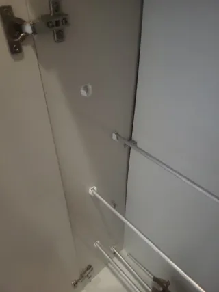 Recibidor blanco y madera