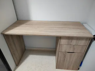 Escritorio Bey madera claro con cajones negociable