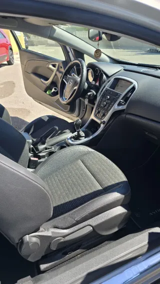 Opel Astra 2012