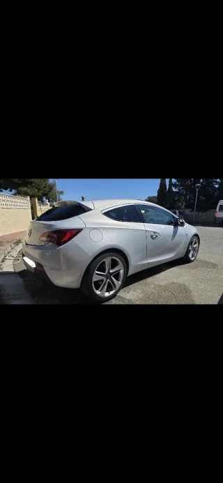 Opel Astra 2012