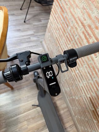 Patinete eléctrico gris