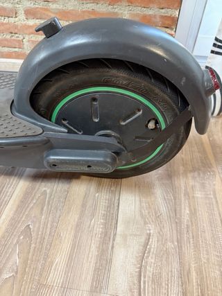 Patinete eléctrico gris