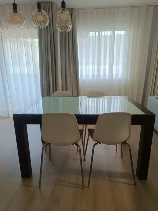 Mesa de comedor extensible de madera y cristal