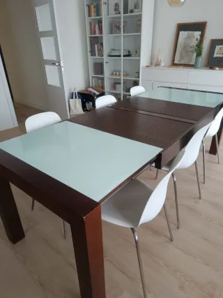 Mesa de comedor extensible de madera y cristal