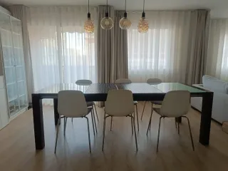 Mesa de comedor extensible de madera y cristal