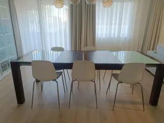 Mesa de comedor extensible de madera y cristal