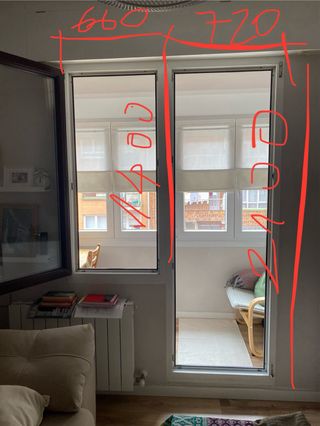 Puerta balcón y ventana.