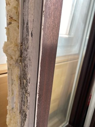 Puerta balcón y ventana.