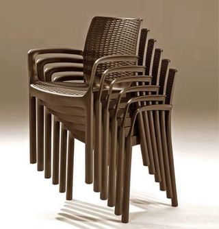 Sillas de terraza de PVC marrón con brazos