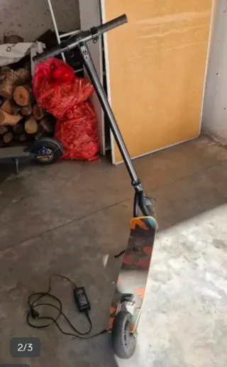 Patinete Eléctrico Naranja y Negro