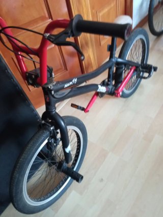 Bicicleta BMX Monty Negra y Roja 95