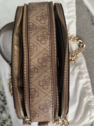 Bolso Guess Marrón y Dorado