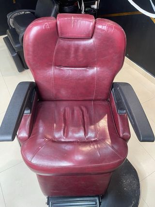Silla de barbero de cuero rojo