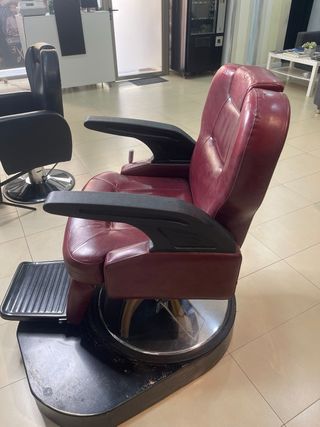 Silla de barbero de cuero rojo