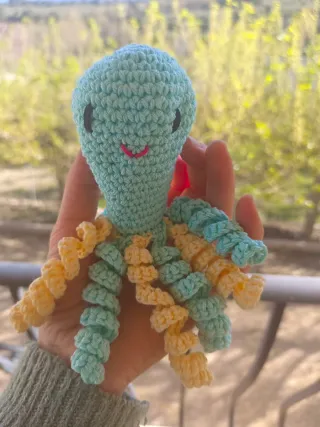 Pulpo sensorial crochet turquesa y amarillo