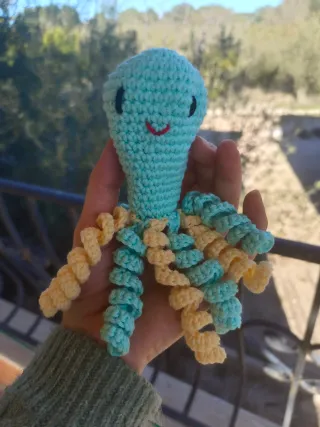 Pulpo sensorial crochet turquesa y amarillo