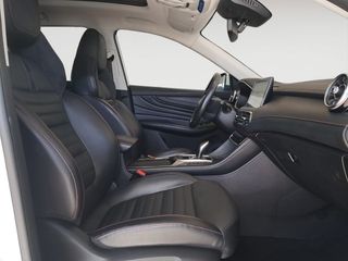 MG eHS Luxury