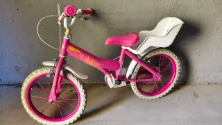Bicicleta infantil rosa con asiento
