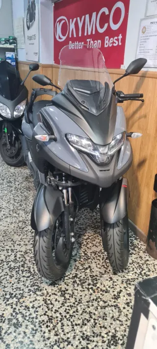 Yamaha Tricity 300 c.c. gris
