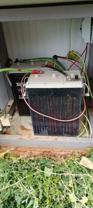 Placas solares, baterías e inversor
